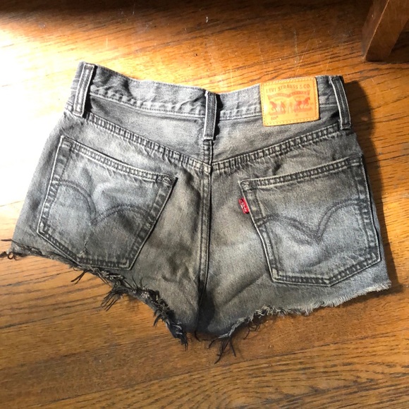 Black Levi’s denim shorts - Picture 3 of 4